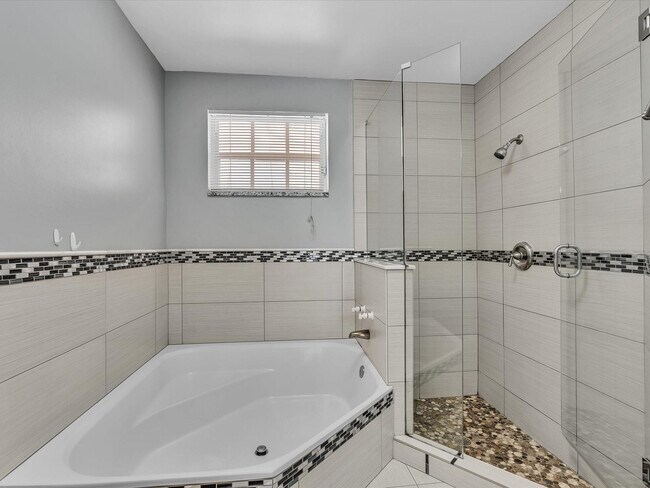 Building Photo - 13400 NW 5th Ct