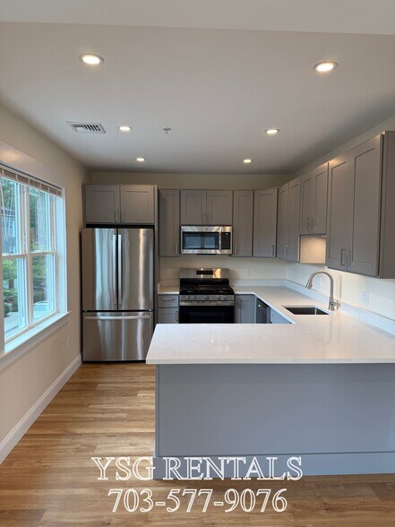 Building Photo - 14 Dorr St