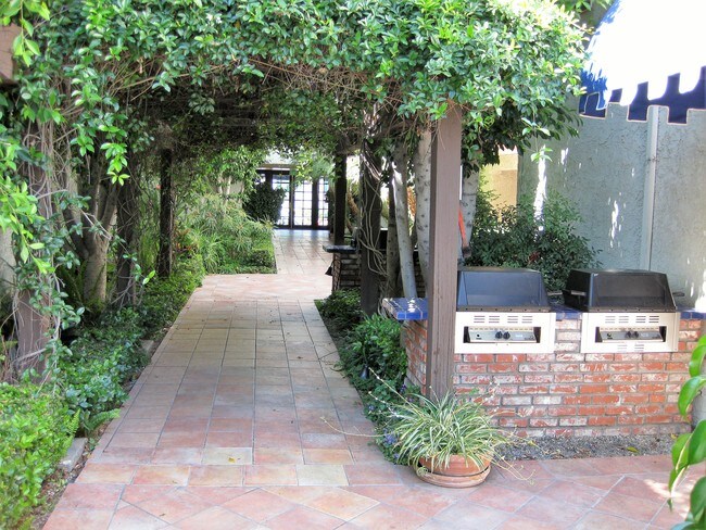 Building Photo - 18530 Hatteras St