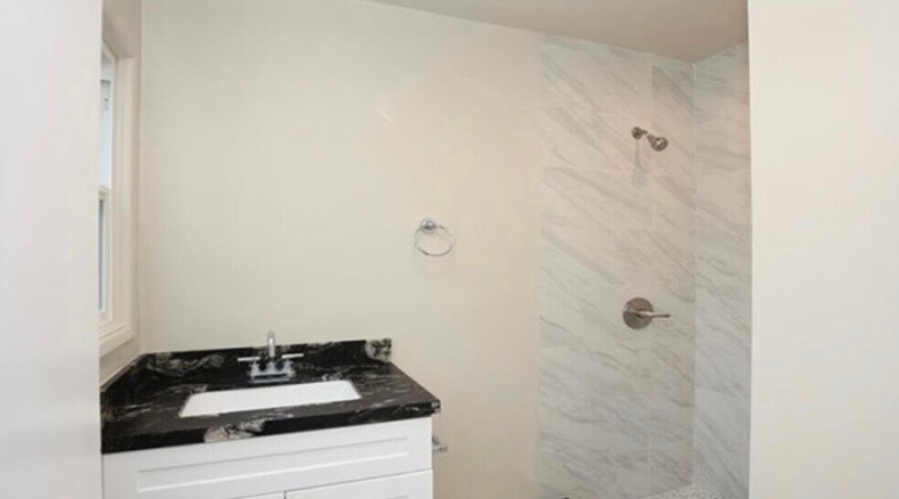 Building Photo - 10920 Mather Ave