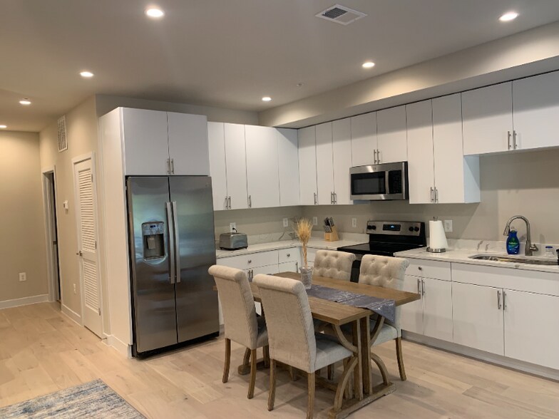 Building Photo - 2512 Elvans Rd SE