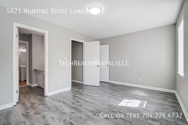 Building Photo - 5821 Hunting Ridge Ln