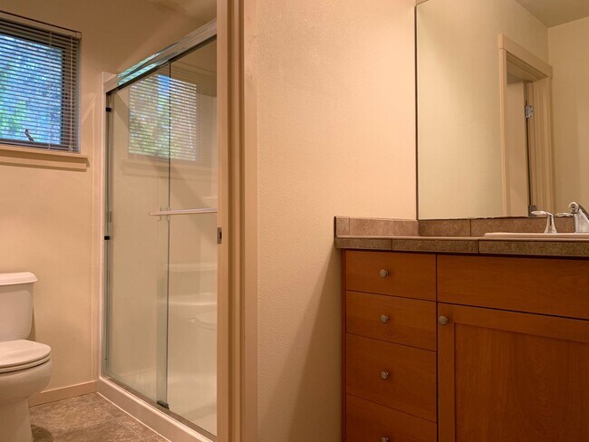 Building Photo - 2116 NW Boulder Way Dr