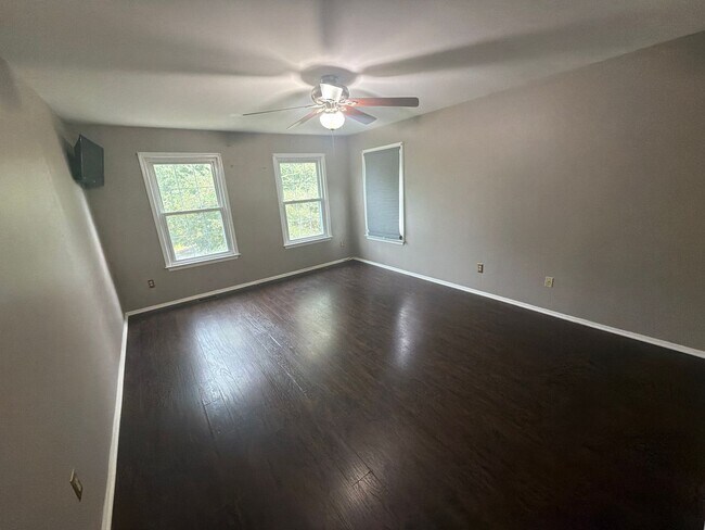 Building Photo - 4-Bedroom Home in Howell
