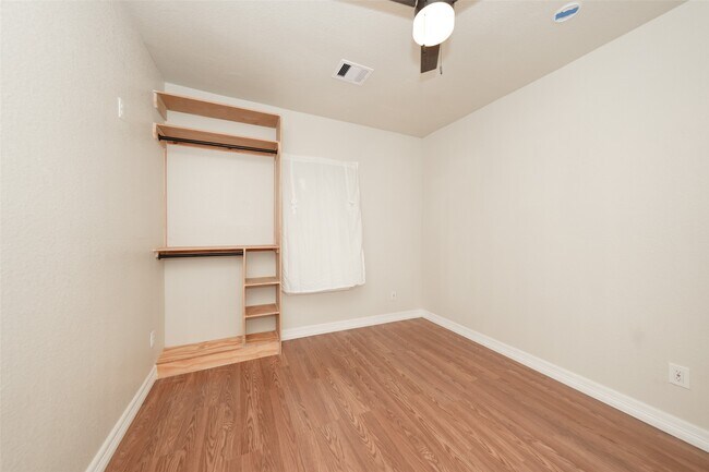Building Photo - 9305 Kentshire Dr