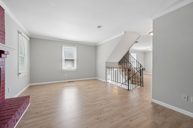 Building Photo - 1615 Colonial Way