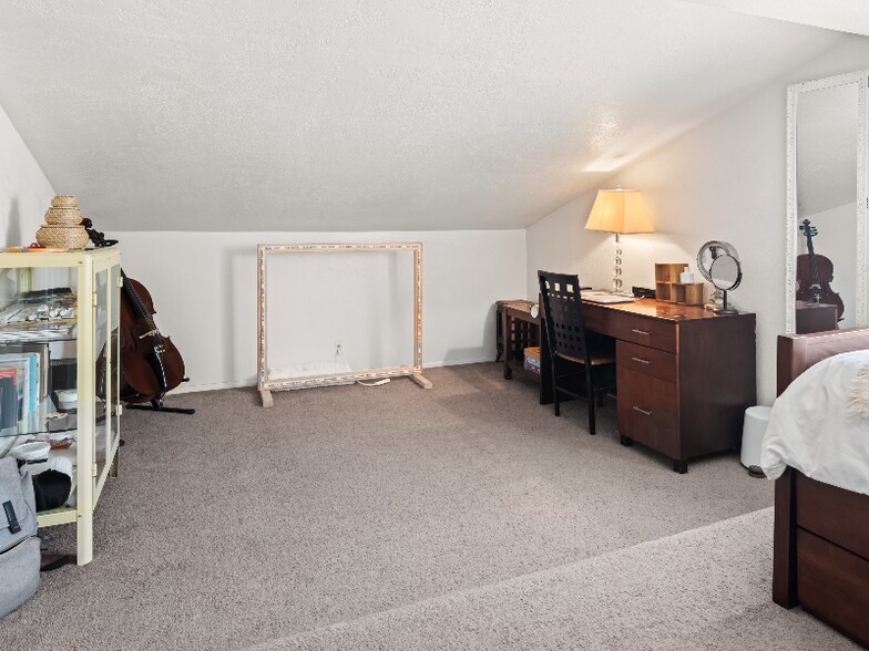 Building Photo - 544 E 600 N