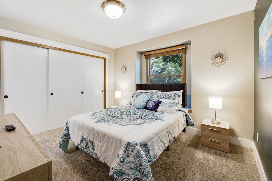 Building Photo - 2416 S Tiger Lily Dr