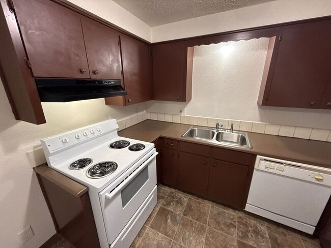 Building Photo - 3919 Iberis St NE