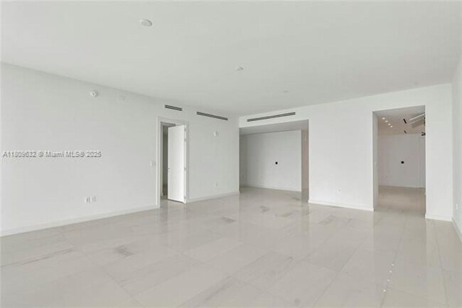 Building Photo - 300 Biscayne Blvd Way