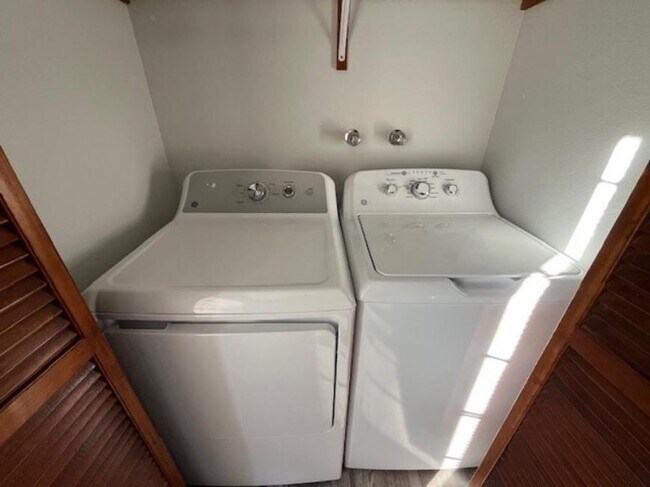 Building Photo - 3 bedroom in Des Moines WA 98168
