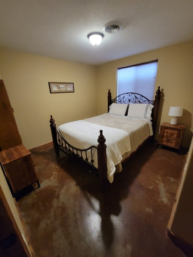 Building Photo - 13391 Sunny Slope Rd