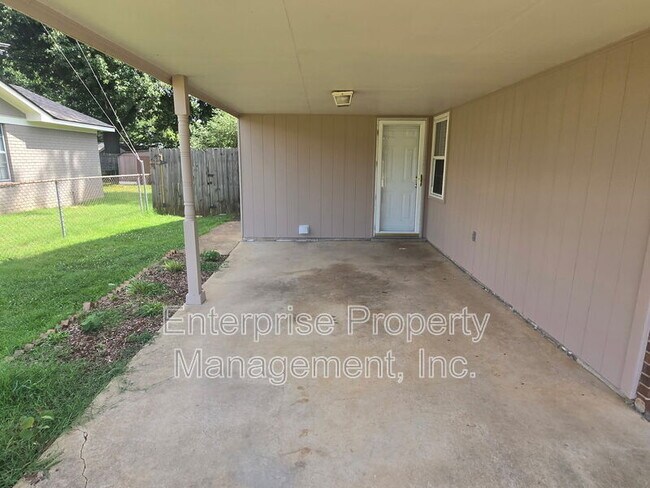 Building Photo - 6967 Dawnhill Rd