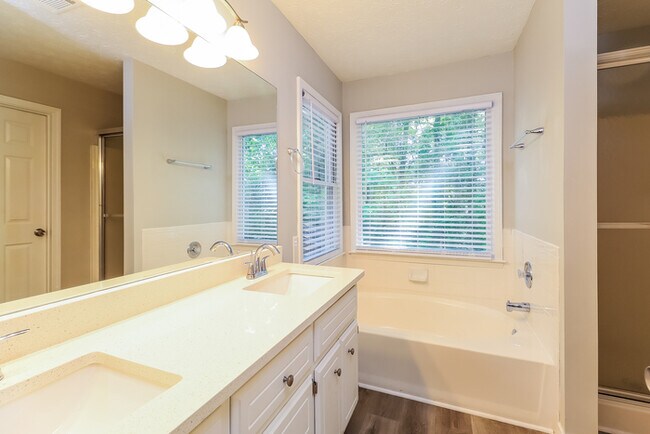 Building Photo - 25 Fairhaven Ct