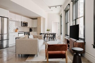 Building Photo - 505 E Travis St