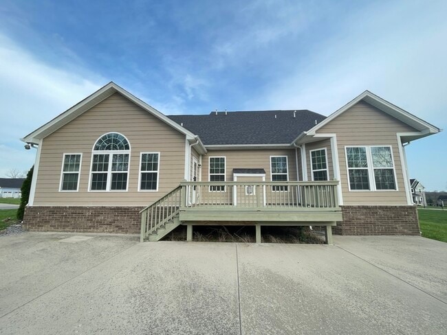 Building Photo - Crutcher Station home off Station Camp Blvd!