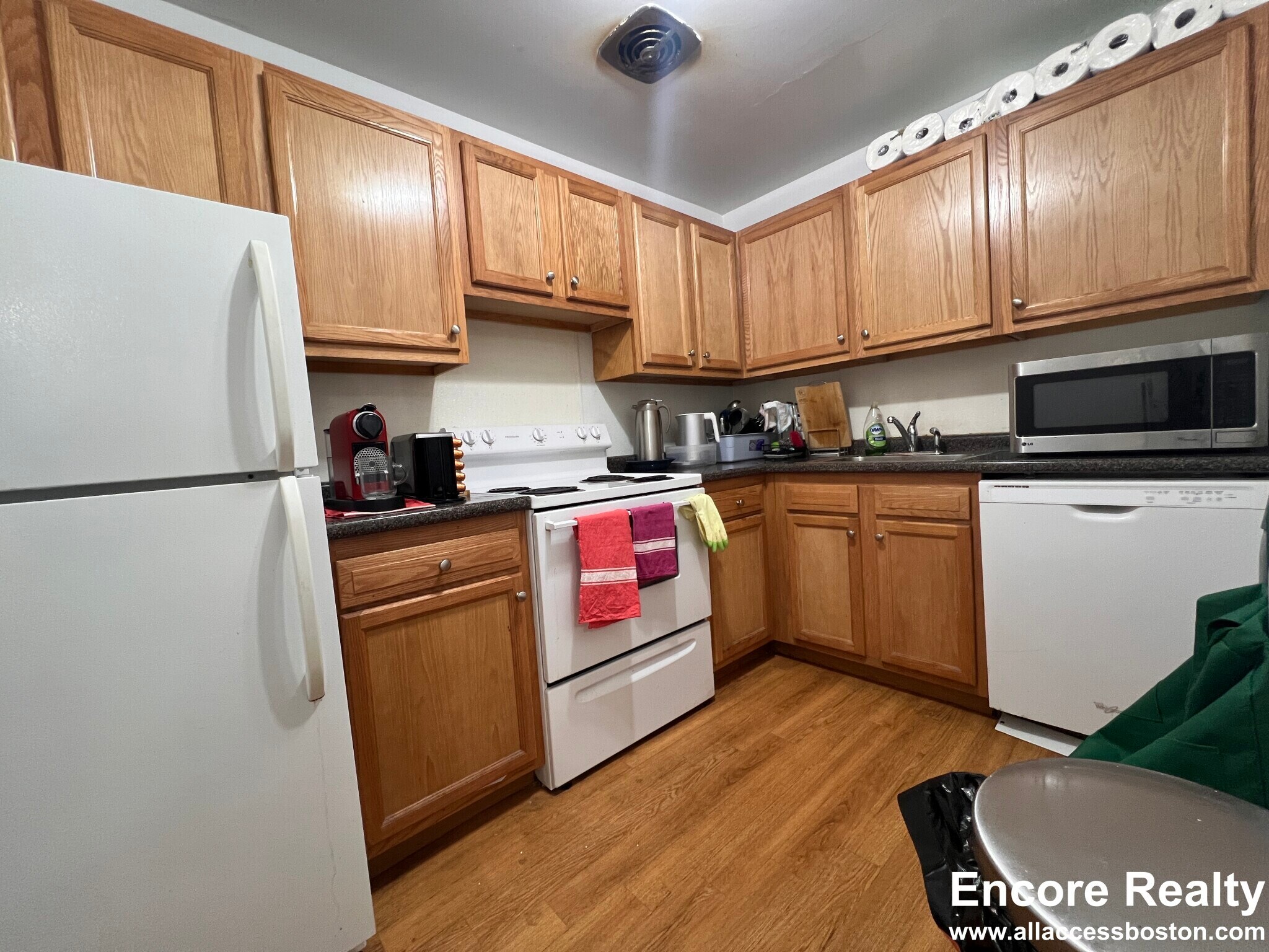 Building Photo - 318 Tappan St