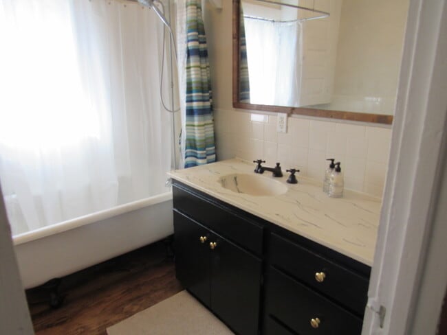 Building Photo - 206 E Columbia St