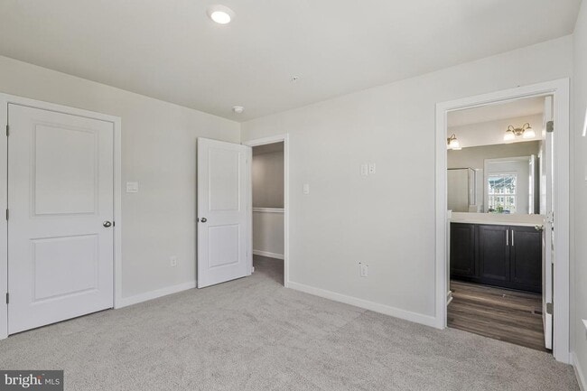 Building Photo - 16640 Green Glade Dr