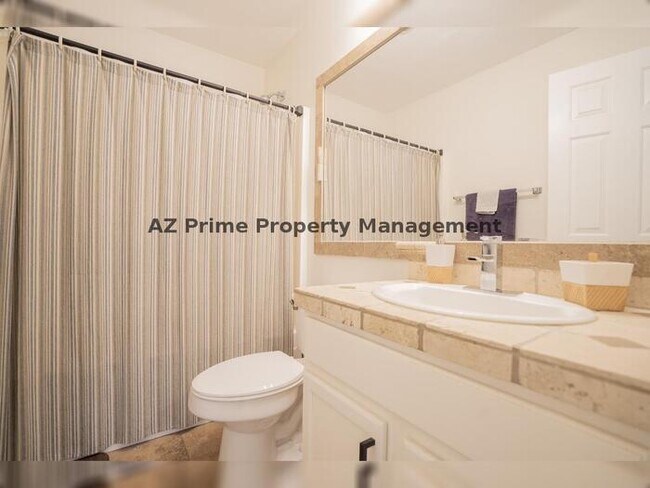 Building Photo - 5039 E Lucia Dr