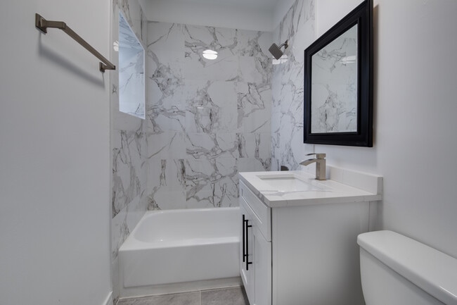 Building Photo - 3050 W Cortland St