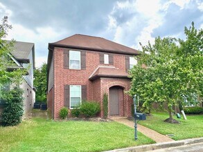 Building Photo - GlenLaurelWay7554