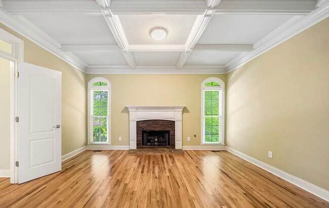 Building Photo - 732 Glass St NW