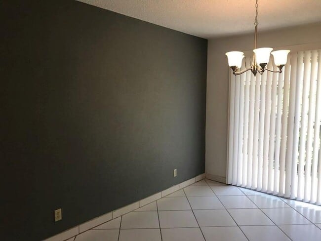 Building Photo - $500 OFF FIRST MONTH RENT IF MOVE IN BY 8/...