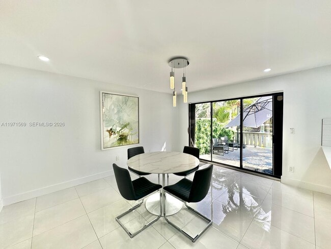 Building Photo - 3736 NE 166th St