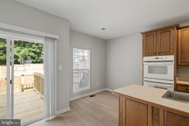 Building Photo - 1026 Longview Ln