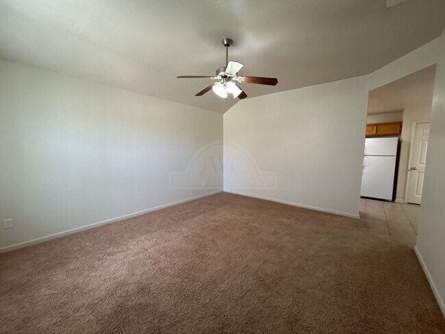 Building Photo - 1405 Cinch