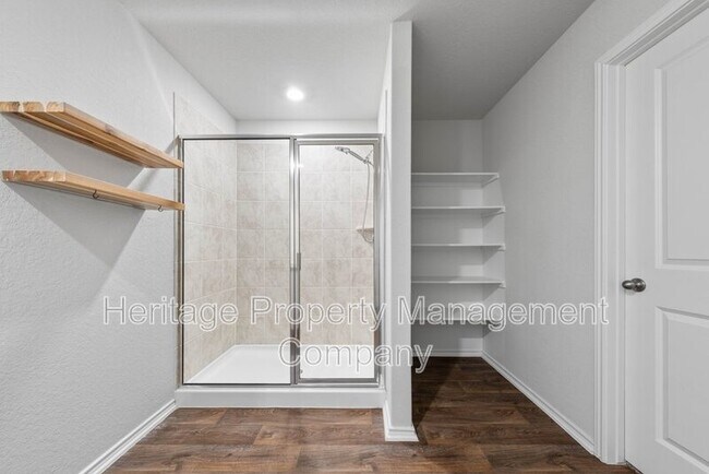 Building Photo - 6212 Sunhigh Dr