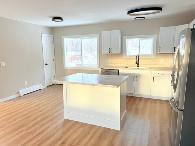 Building Photo - 1717 Aliak Dr