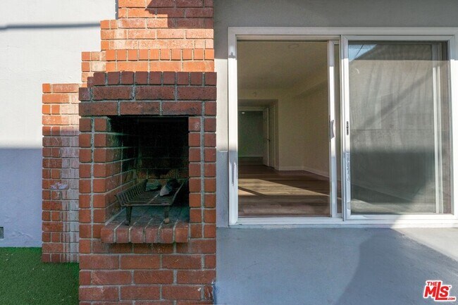 Building Photo - 1907 Selby Ave