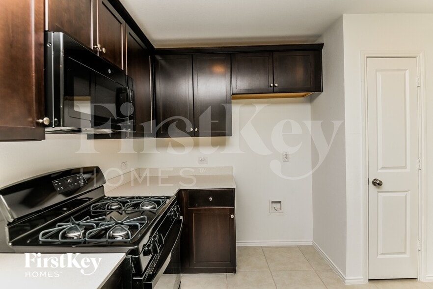 Building Photo - 337 Ranchito Pass