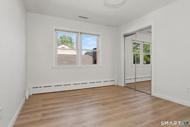 Building Photo - 92 Burwood Ave