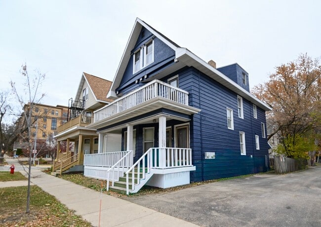 Building Photo - 405-407 W Main St - Duplex