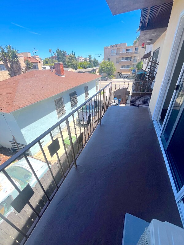 Building Photo - 10753 Palms Blvd