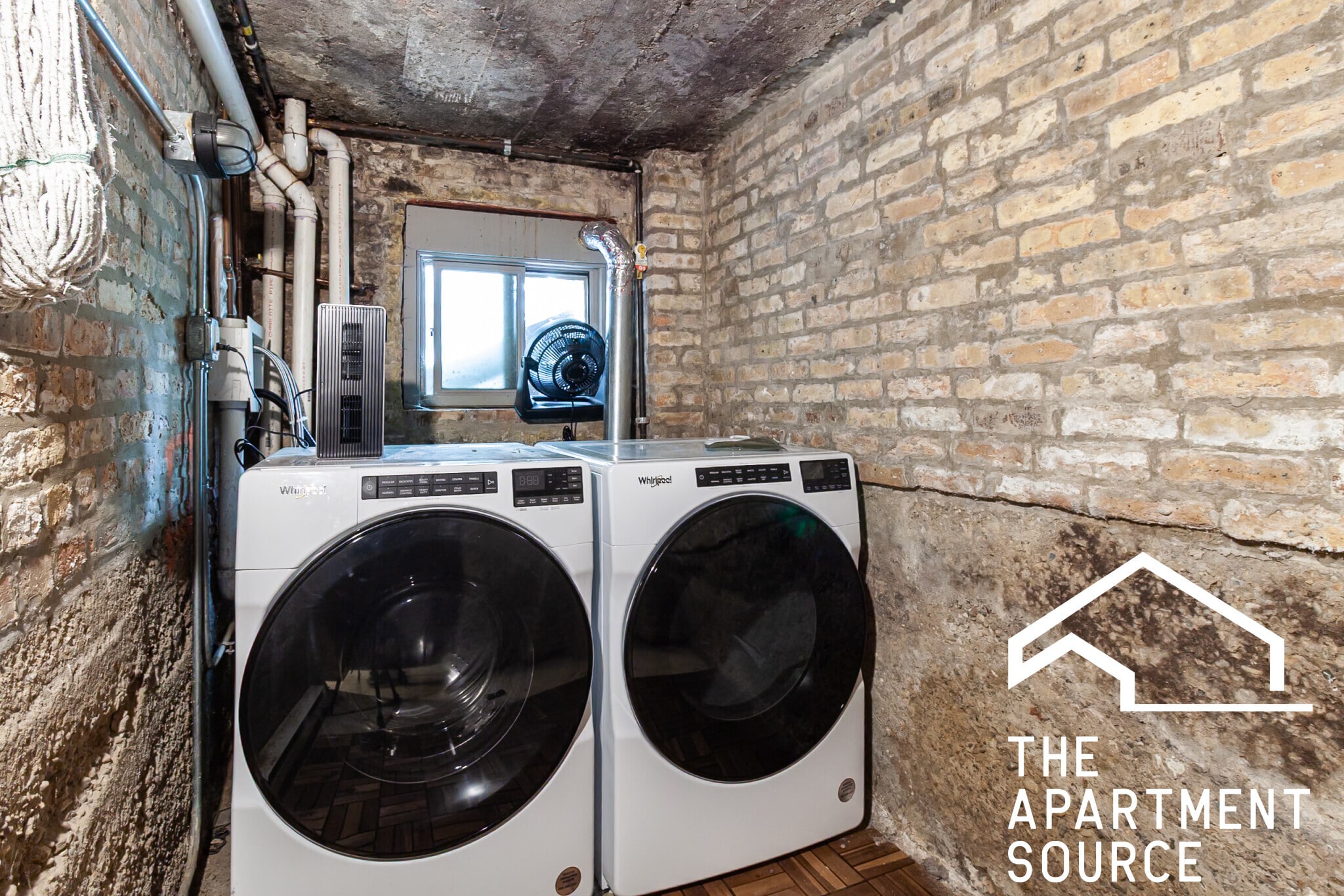 Building Photo - 1019 W Oakdale Ave