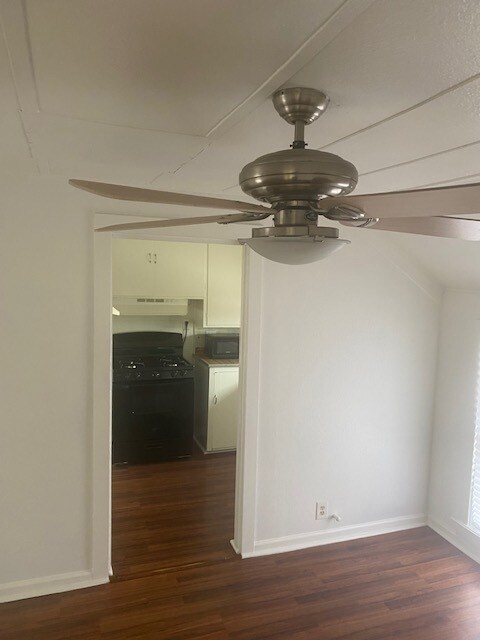 Building Photo - 1108 S Garey Ave