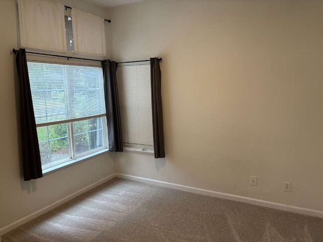 Building Photo - Spacious 4 Bed, 2 Bath Home with 3-Car Garage, Nice Backyard & Pet-Friendly Living