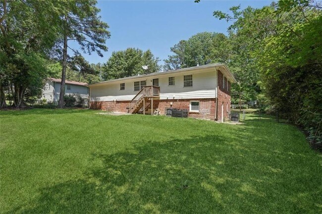 Building Photo - 119 Kelso Dr SW