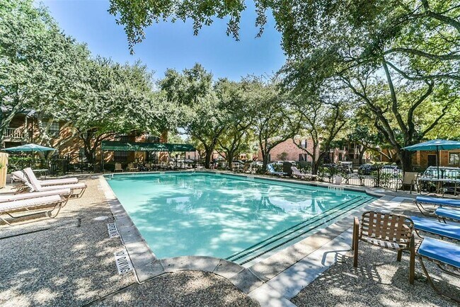 Building Photo - 2255 Braeswood Park Dr