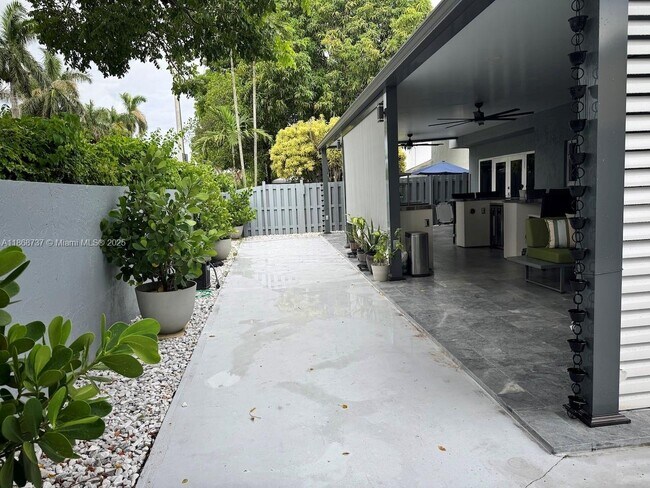 Building Photo - 9368 SW 146th Pl