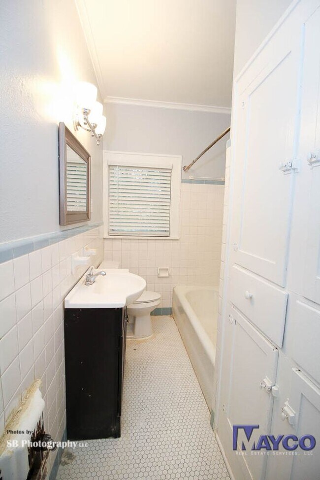 Building Photo - 700 Kirby Pl