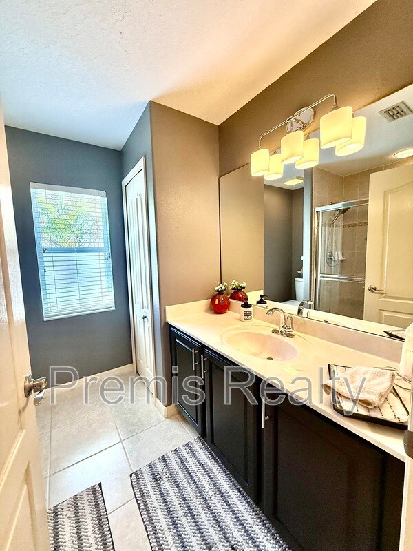 Building Photo - 431 Denise St