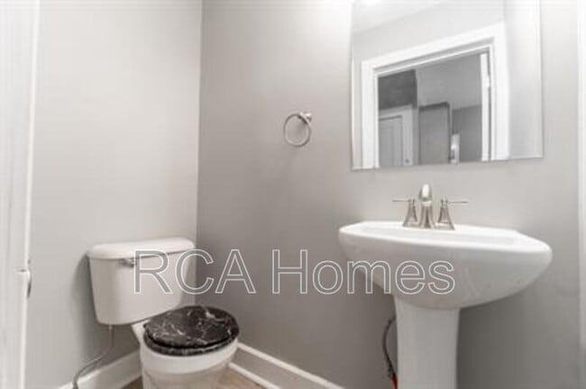 Building Photo - 2504 Boulevard Pl