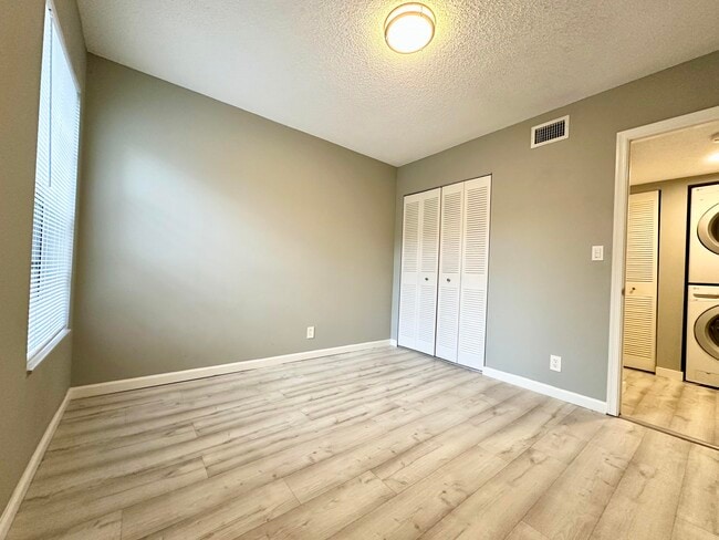 Building Photo - 2800 Palmwood Terrace