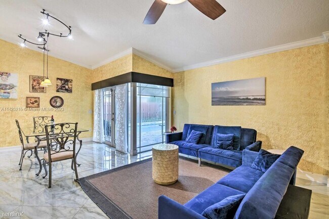 Building Photo - 4 br, 3.5 bath House - 531 SW 167th Ter