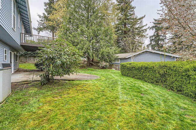 Building Photo - Amazing 4Bed/2.5Bath Home with Fully Fenced Backyard in Bellevue!